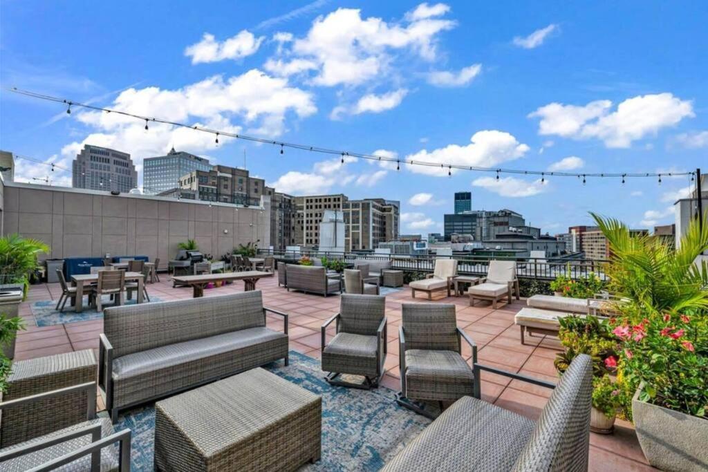 2Br Unit In The Heart Of Dt On Playhouse Square, With Pool And Gym Access-1106 Apartment Cleveland Bagian luar foto