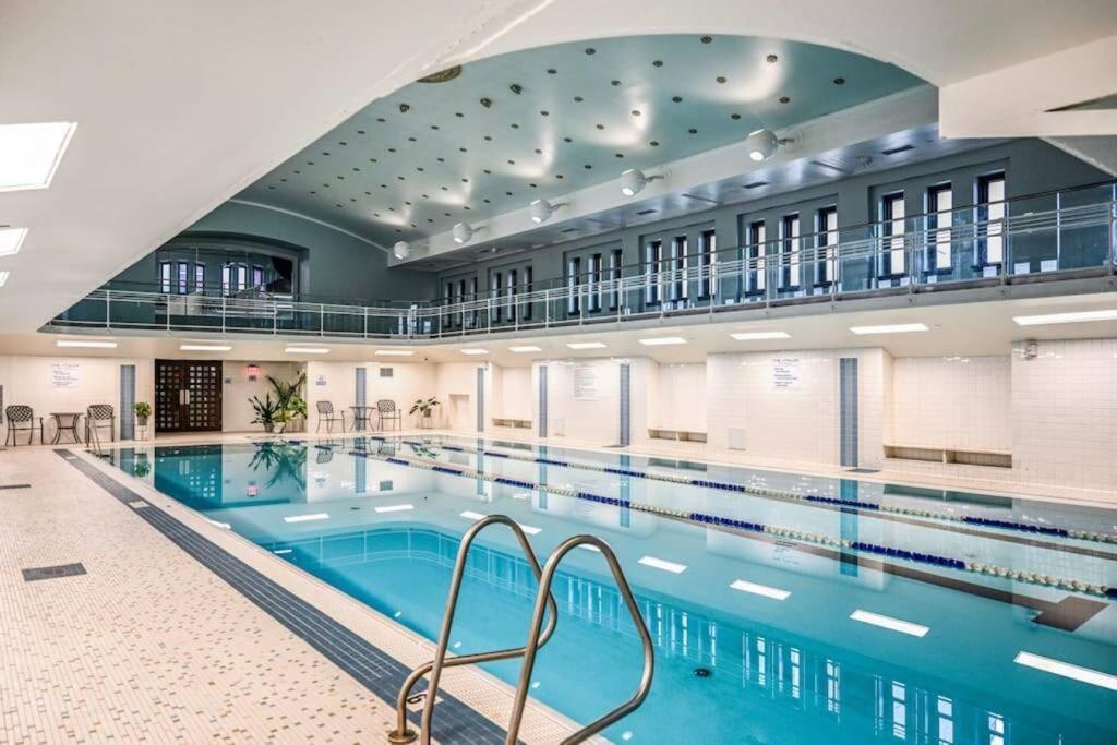 2Br Unit In The Heart Of Dt On Playhouse Square, With Pool And Gym Access-1106 Apartment Cleveland Bagian luar foto