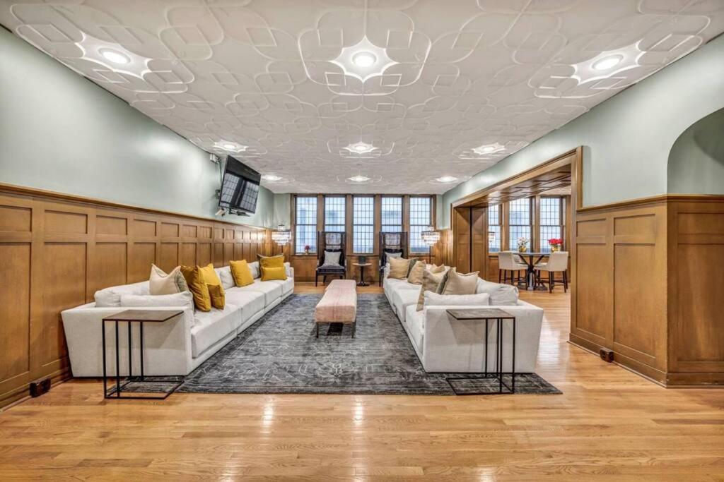 2Br Unit In The Heart Of Dt On Playhouse Square, With Pool And Gym Access-1106 Apartment Cleveland Bagian luar foto