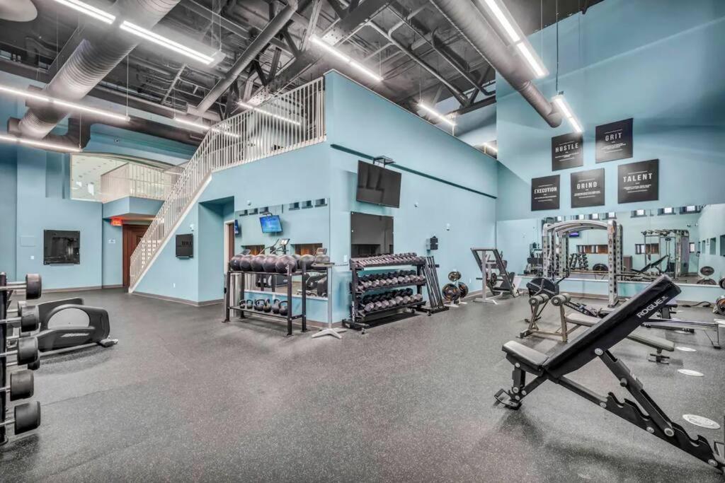 2Br Unit In The Heart Of Dt On Playhouse Square, With Pool And Gym Access-1106 Apartment Cleveland Bagian luar foto