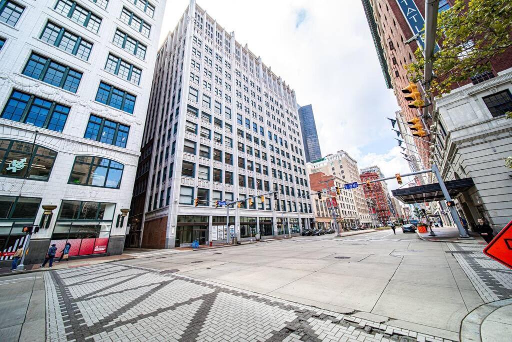 2Br Unit In The Heart Of Dt On Playhouse Square, With Pool And Gym Access-1106 Apartment Cleveland Bagian luar foto