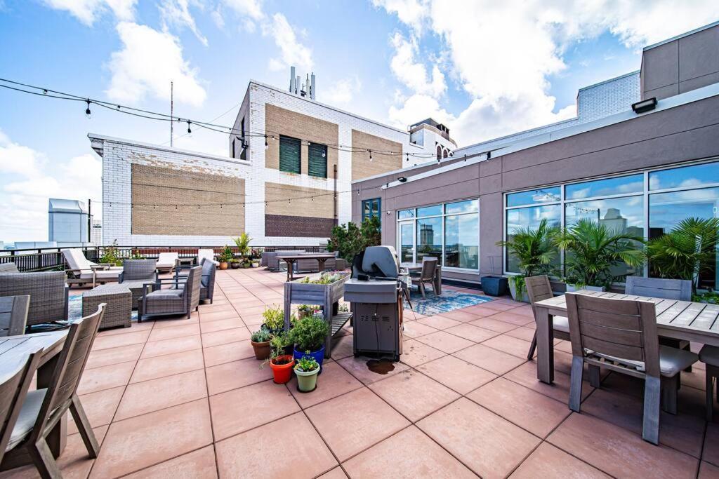 2Br Unit In The Heart Of Dt On Playhouse Square, With Pool And Gym Access-1106 Apartment Cleveland Bagian luar foto