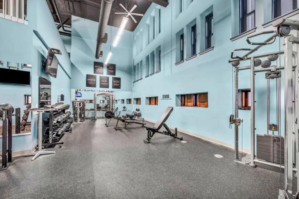 2Br Unit In The Heart Of Dt On Playhouse Square, With Pool And Gym Access-1106 Apartment Cleveland Bagian luar foto