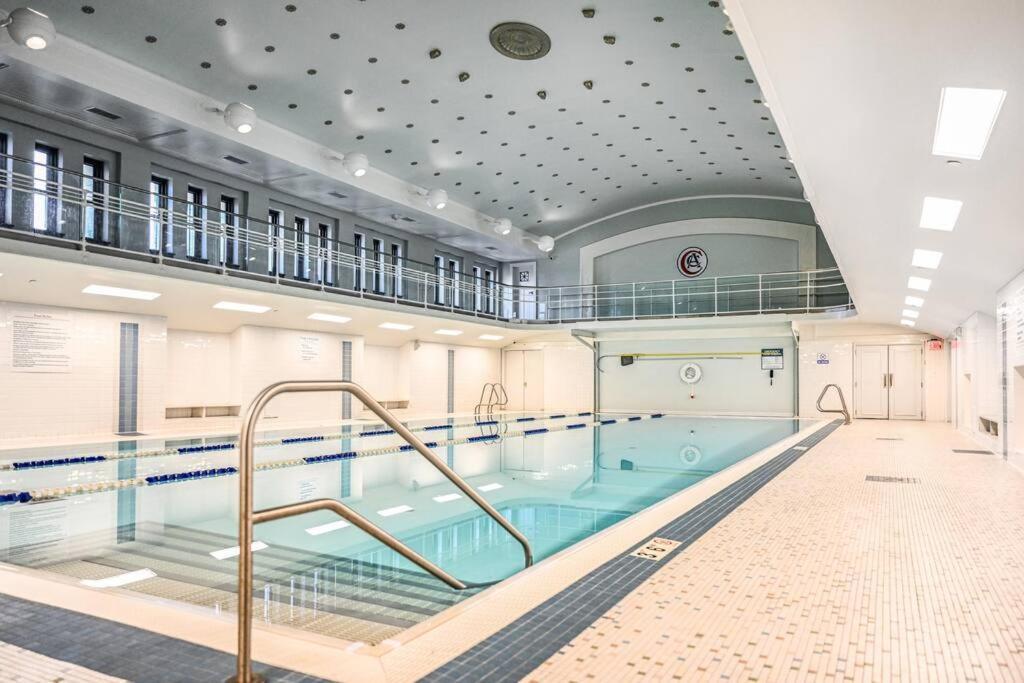 2Br Unit In The Heart Of Dt On Playhouse Square, With Pool And Gym Access-1106 Apartment Cleveland Bagian luar foto