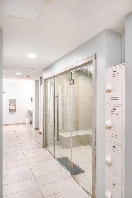 2Br Unit In The Heart Of Dt On Playhouse Square, With Pool And Gym Access-1106 Apartment Cleveland Bagian luar foto