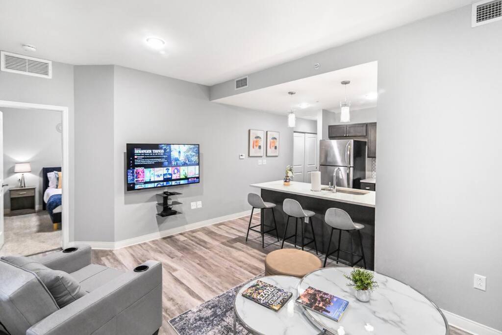 2Br Unit In The Heart Of Dt On Playhouse Square, With Pool And Gym Access-1106 Apartment Cleveland Bagian luar foto