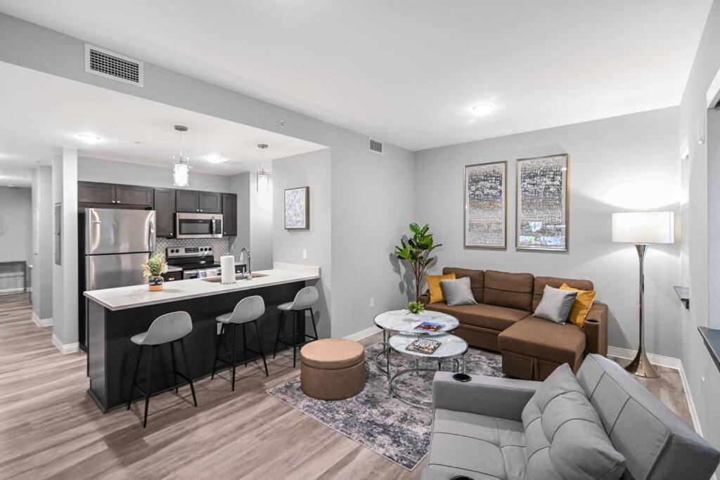 2Br Unit In The Heart Of Dt On Playhouse Square, With Pool And Gym Access-1106 Apartment Cleveland Bagian luar foto